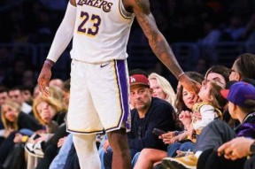 NGSPORTS-詹姆斯在湖人比赛中出色防守，爆冷引发热议！的简单介绍