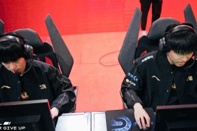 南宫体育-关于Rookie迎来三赛季高光表现，RNG球迷沸腾！的信息