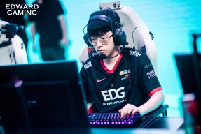 南宫体育-Scout回归赛场，回归赛场首场状态亮眼，勇士观众沸腾！的简单介绍