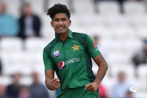 南宫体育- 大奖赛巅峰对决！雪域独角兽队火力全开皖南鲨队队，板球赛场再起波澜；定位球制造杀机