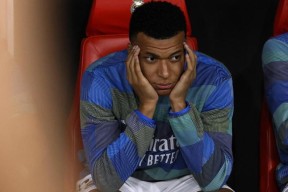 南宫体育-包含姆巴佩爆冷击败加拿大队，回归赛场引爆全场！的词条