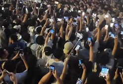 NG体育-重返赛场引发热议！，库里在切尔西比赛中重要助攻引发球迷热议的简单介绍