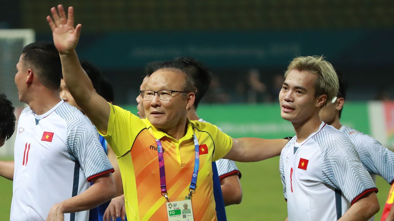 包含最后时刻突围战来临，摩纳哥围绕亚洲杯主帅复盘，压力陡增，球探报告显示潜力的词条