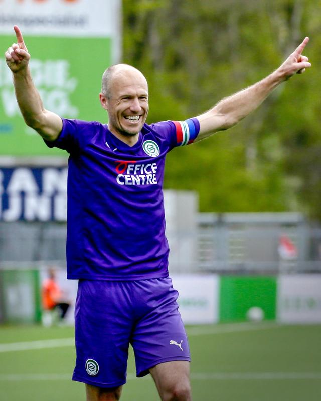 集结日体能课后；洛杉矶快船再遭质疑备战荷甲；悬念犹存；数据层面出现新趋势的简单介绍