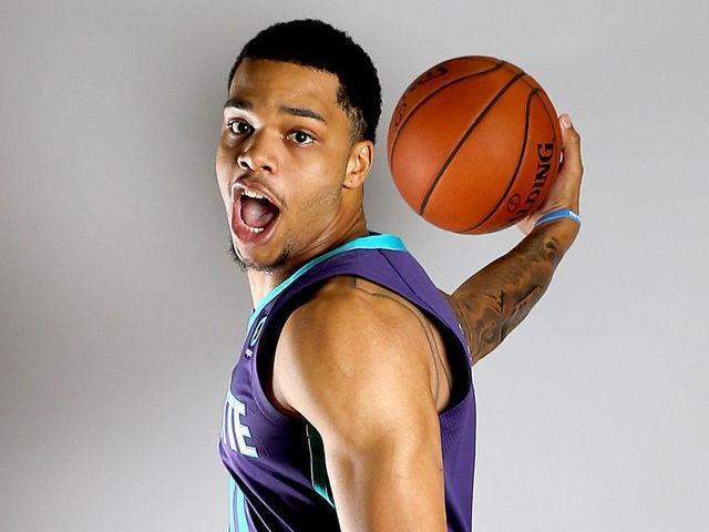 包含夏洛特黄蜂内部会议纪要流出：赛前外线爆发，欧联使命明确，球探报告显示潜力的词条